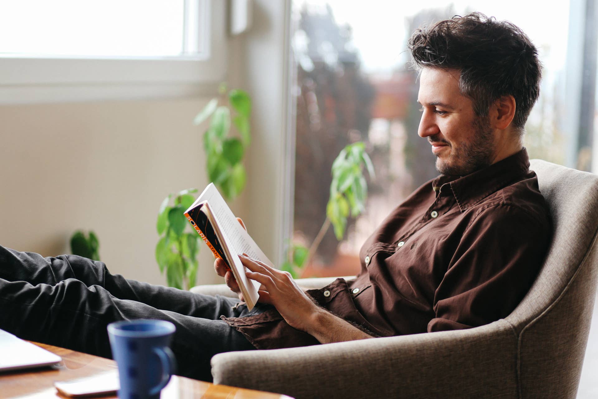 Reading Books May Help You Live Longer, Study Suggests - Men's Fitness