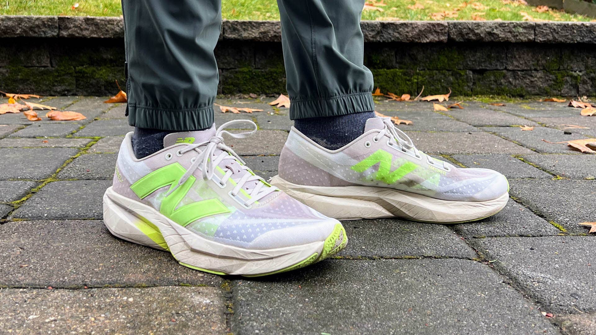 New Balance FuelCell Rebel v4ランニングシューズ New Balance Men's FuelCell Rebel v4 | Marathon Sports
