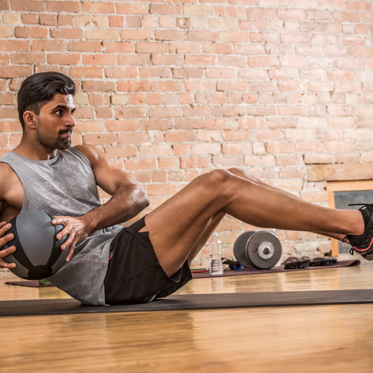 Medicine ball crunch cheap