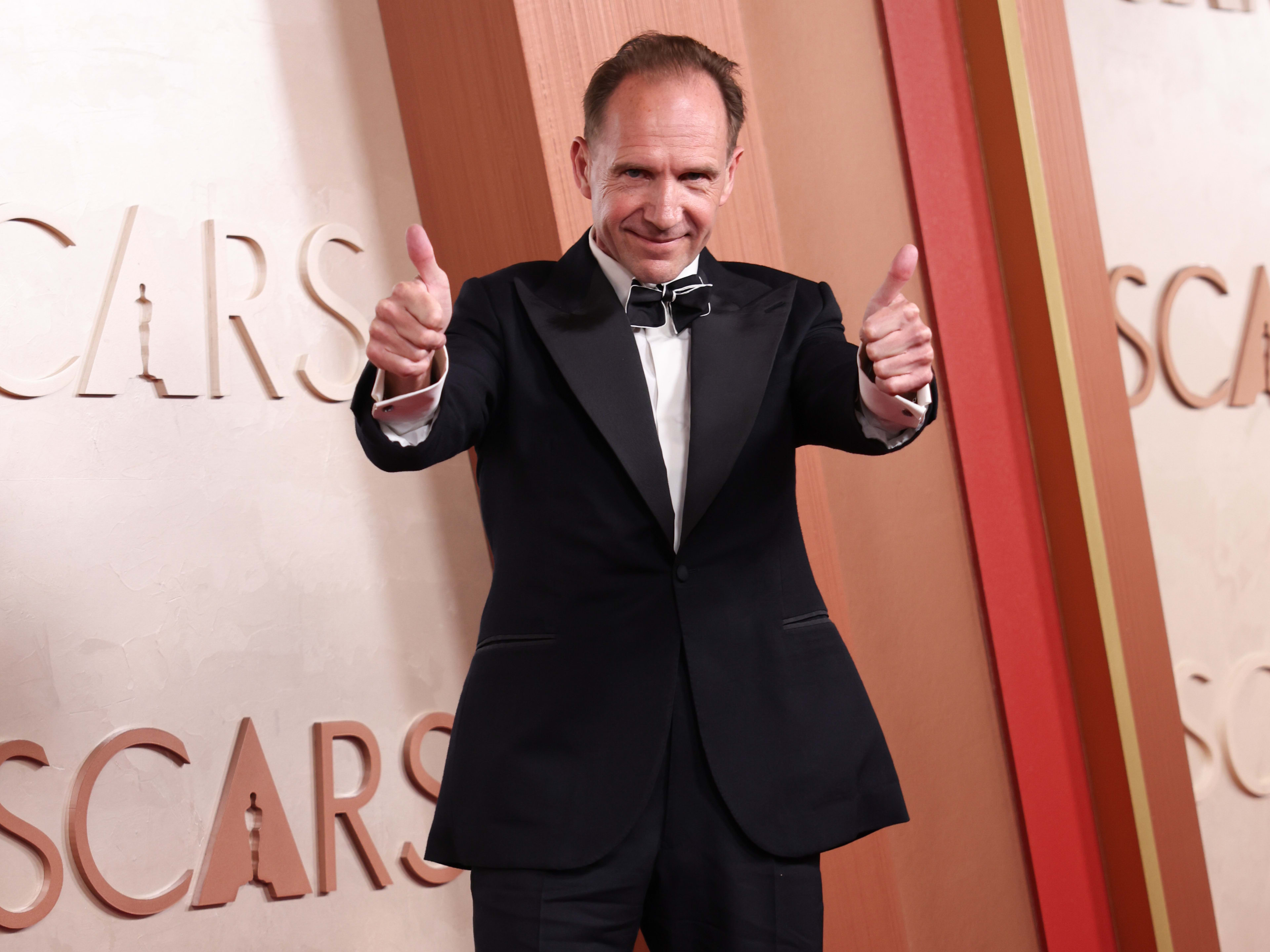 Ralph Fiennes' Trainer Shares the Exact Routine That Got Him Jacked at ...